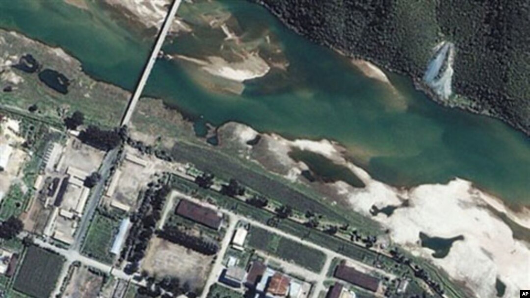This satellite image provided by Space Imaging Asia shows the Yongbyon Nuclear Center, located north of Pyongyang, North Korea (2002 file photo)
