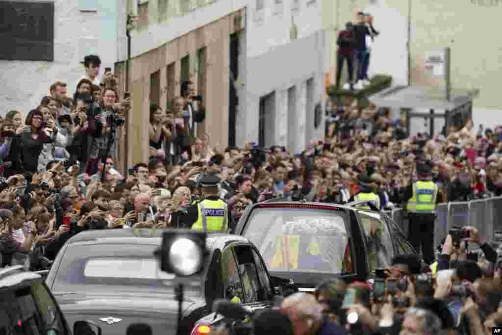 The hearse carrying the coffin of Queen Elizabeth II, draped with the Royal Standard of Scotland, passes along Canongate towards the Royal Mile as it completes its journey from Balmoral to the Palace of Holyroodhouse in Edinburgh, Scotland.