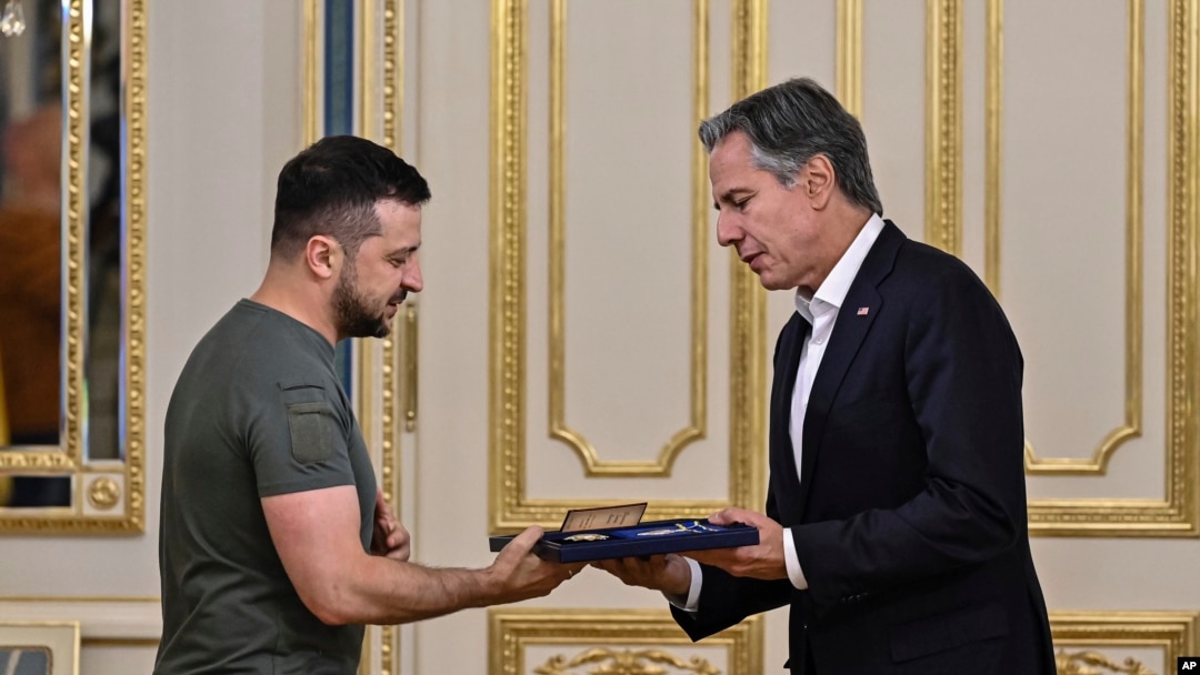 US Secretary of State Antony Blinken, right, meets Ukrainian President Volodymyr Zelensky, in Kyiv, Ukraine, Sept. 8, 2022. 