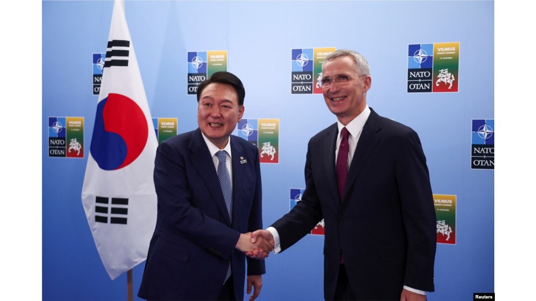 윤석열 한국 대통령과 옌스 스톨덴베르그 나토 사무총장이 11일 나토 정상회의가 열린 리투아니아 빌뉴스에서 회담했다.