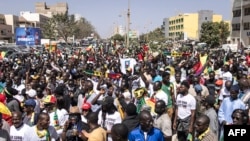 ፋይል - የሲቪል ማህበራት እና የፖለቲካ ቡድኖች የምርጫው ቀን እንዲከበር የሚጠይቅ ሰልፍ በዳካር ባካሄዱበት ወቅት 