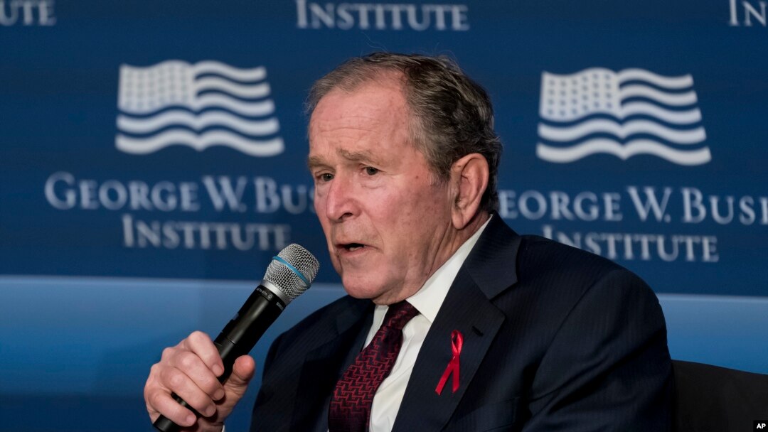 El expresidente George W. Bush habla durante un evento para conmemorar el vigésimo aniversario del Plan de Emergencia del Presidente para el Alivio del SIDA (PEPFAR) en el Instituto de la Paz de EEUU en Washington, el viernes 24 de febrero de 2023. (AP Photo/J. Scott Applewhite)