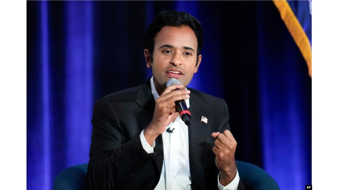 美國共和黨總統候選人競選者拉馬斯瓦米(Vivek Ramaswamy)在密西根州舉行的集會上講話。(2023年8月14日)