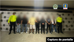 FOTO: Los integrantes de la red ilegal de tráfico de migrantes capturados en lunes 19 de junio de 2023 en Colombia. Captura de pantalla de la Fiscalía de Colombia.