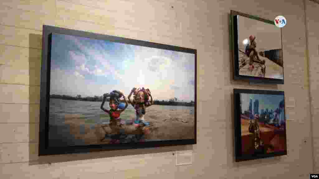 El trabajo del artista Édgar Álvarez recoge una colección de fotografías y videos de un proceso de investigación entre los personajes, locaciones, e historias de migrantes en todo el continente. 