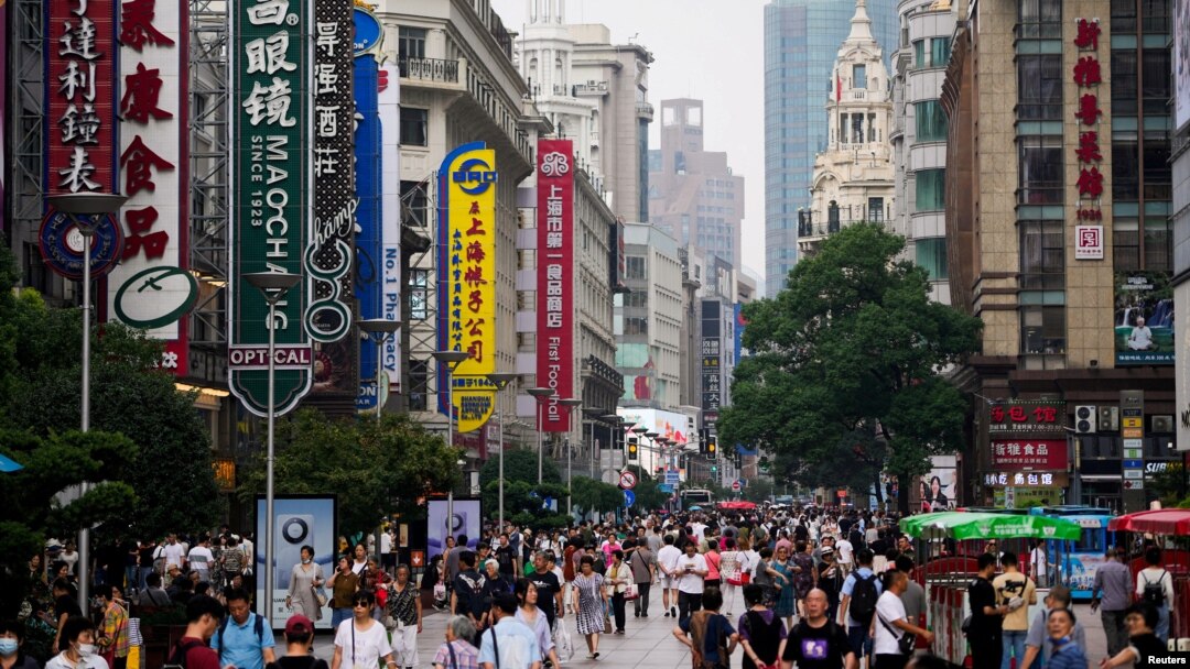 2023年9月26日長假期上海南京路步行街。