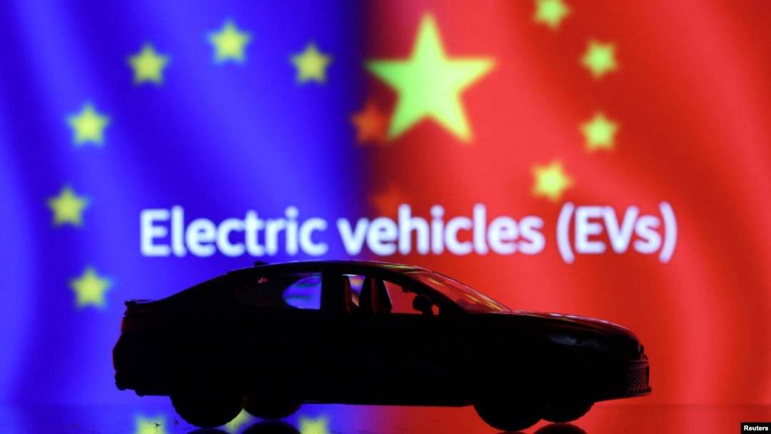中國與歐盟旗幟與電動車圖示