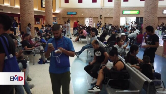 EEUU: Gobernador de Texas envía migrantes a Denver