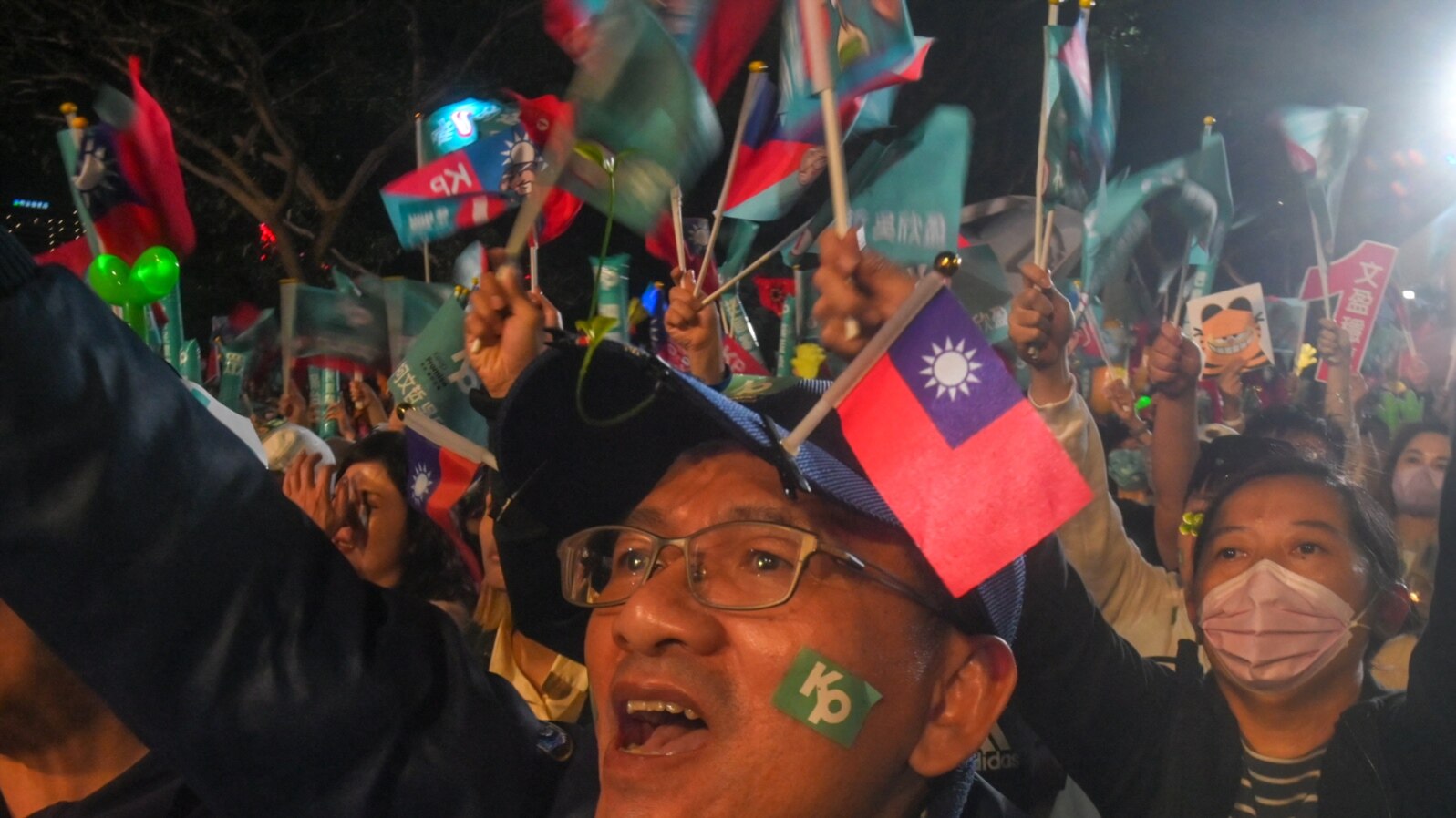 Taiwan Hits Campaign Fever Pitch in Final Weekend Before Poll