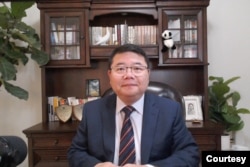 位於美國的時評人王劍