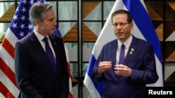 El secretario de Estado de Estados Unidos, Antony Blinken, se reúne con el presidente israelí, Isaac Herzog, en Tel Aviv, Israel, el 1 de mayo de 2024. 
