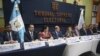 El candidato presidencial Bernardo Arévalo y su compañera de formula Karin Herrera, del Movimiento Semilla, en conferencia de prensa la tarde de este jueves 13 de julio cuando transcurre proceso de cancelación del instituto político por parte del Ministerio Público. 