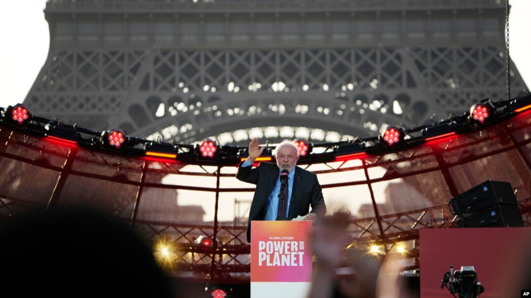 ARCHIVO - El presidente de Brasil, Luiz Inacio Lula Da Silva, habla durante el concierto Power Our Planet al margen de la conferencia Climate Finance en París, el 22 de junio de 2023.