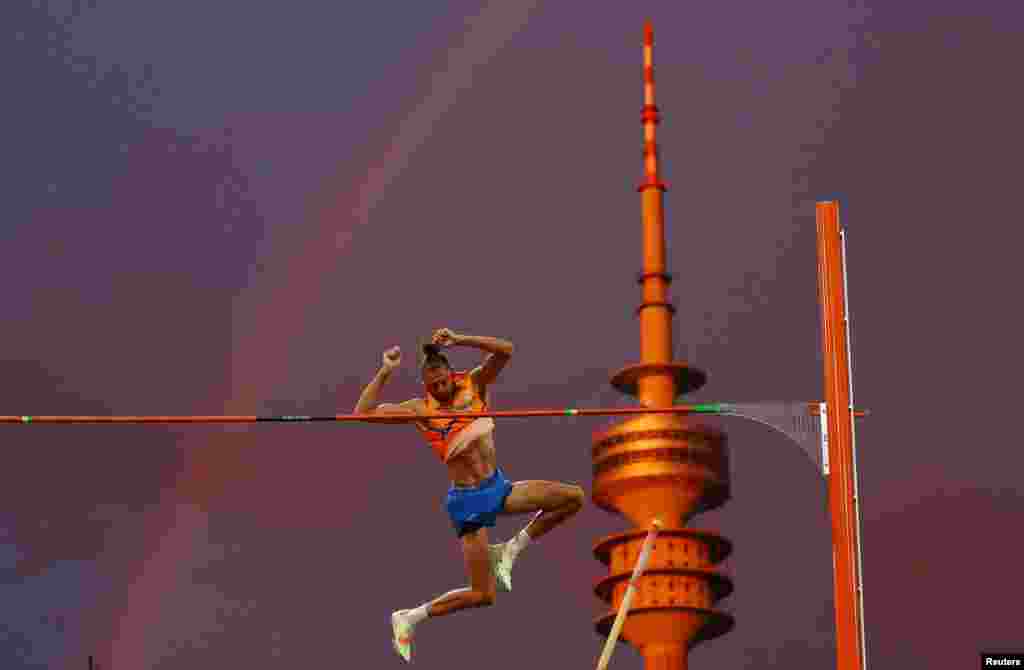 Netherlands' Rutger Koppelaar competes during the men's pole vault final event at the 2022 European Champions in Munich, Germany, Aug. 20, 2022.