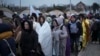 Polonia acoge a refugiados ucranianos: miles llegan diariamente a la frontera
