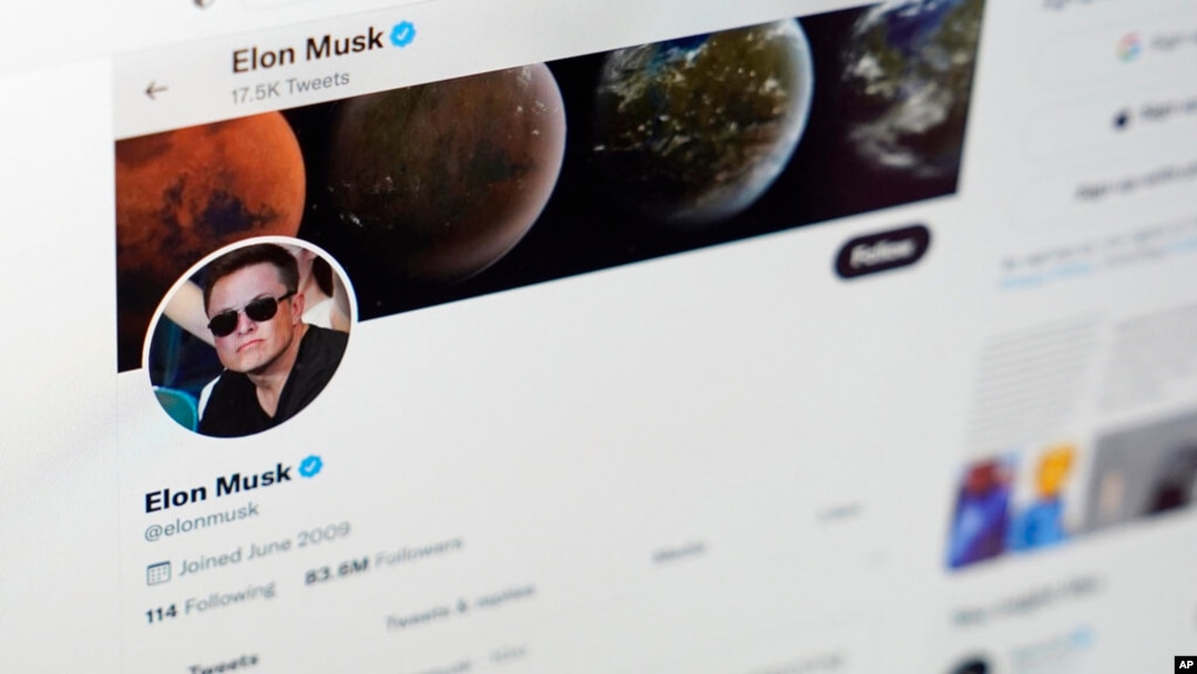 La página de Elon Musk en Twitter en una foto del 25 de abril de 2022 en Sausalito, California. Foto AP.