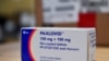 ARCHIVO - Una caja con el tratamiento Paxlovid de Pfizer para el COVID-19. 
