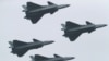 在第十四屆中國國際航空航天博覽會上，中國空軍最先進的J-20隱形戰機以四機編隊飛行。 （2022年11月8日）