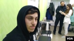 El estudiante azerí Huseyn Abdullayev, de 20 años, torturado por las fuerzas rusas en Ucrania. (Foto cortesía de Huseyn Abdullayev)