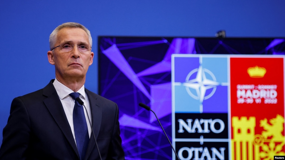 옌스 스톨텐베르그 북대서양조약기구(NATO·나토) 사무총장이 27일 벨기에 브뤼셀에서 기자회견하고 있다. 