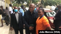 Presidente da UNITA, Adalberto Costa Júnior, com simpatizante em Benguela, Angola, 21 Abril 2022