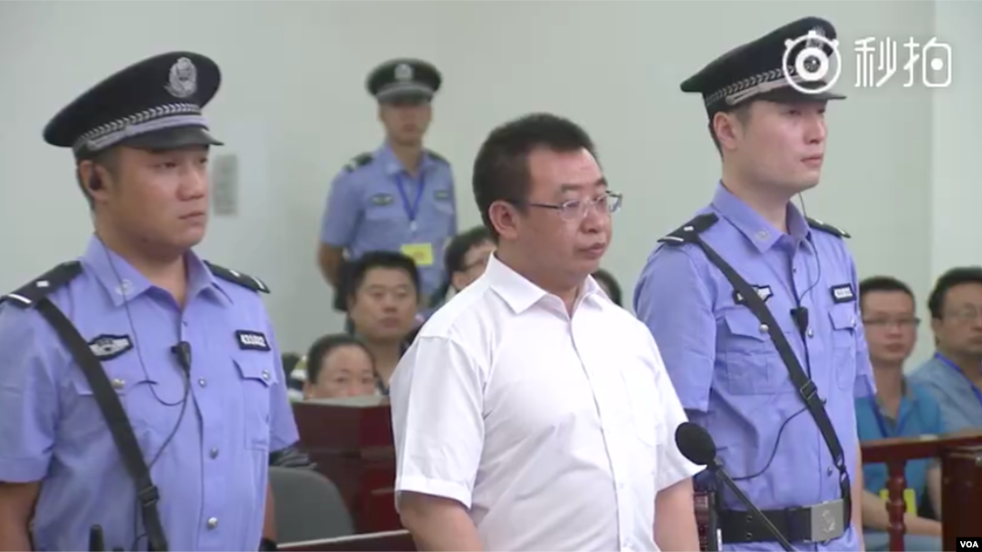 被控涉嫌煽動顛覆國家政權罪的維權律師江天勇在長沙中級人民法院出庭受審。（長沙中院微博圖片2017年8月22日）