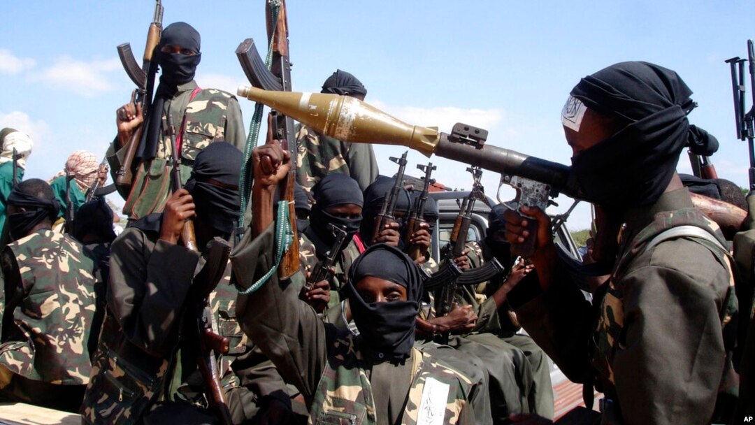 Al-Shabab Somalida asoslangan terror tashkiloti, o'zini al-Qoidaning bir qismi deb tanishtiradi 