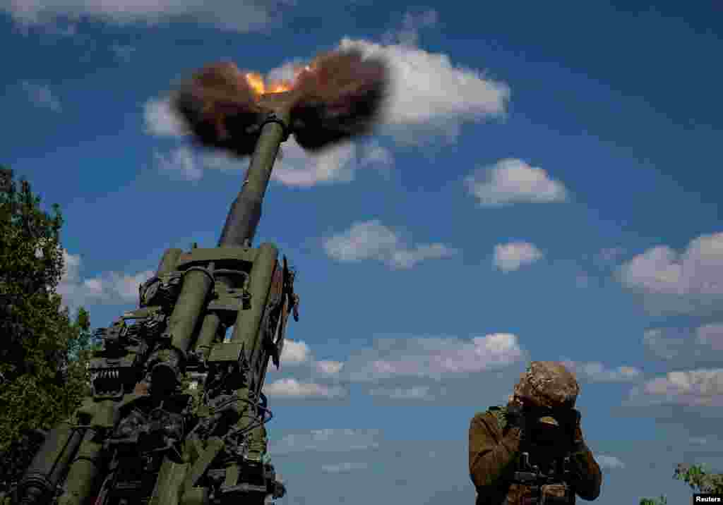 Ukrainian service members fire a shell from a M777 Howitzer near the frontline in the Donetsk Region, June 6, 2022, as Russia's attack on Ukraine continues.