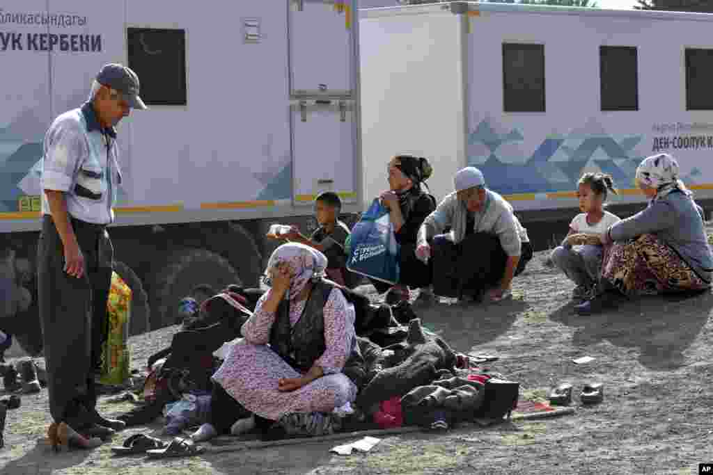 Kyrgyz refugees gather at a temporary camp after fighting on the border between the Kyrgyzstan and Tajikistan in Kyzyl-Bel village, 950 km (593 miles) southeast of Bishkek, Kyrgyzstan.