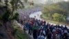 México: Falta de ayuda frustra a migrantes de nueva caravana