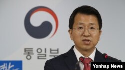 백태현 통일부 신임 대변인이 24일 서울 세종로 정부서울청사에서 브리핑을 하고 있다.