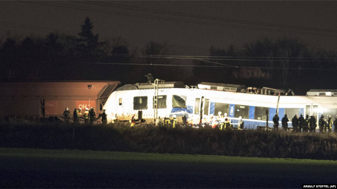Dos trenes accidentados en Meerbusch, Alemania el martes 5 de diciembre de 2017.
