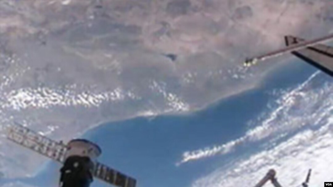 Durante la misión, los astronautas instalaron una nueva unidad de almacenaje afuera de la estación espacial.