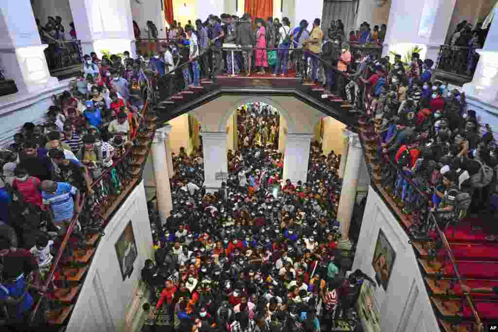 People throng President Gotabaya Rajapaksa’s official residence for the second day after it was stormed in Colombo. Sri Lanka is in a political vacuum for a second day with opposition leaders yet to agree on who should replace its roundly rejected leaders, whose residences are occupied by protesters, angry over the country's economic woes. 