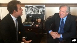 Nasralla junto al secretario de la OEA, Luis Almagro.