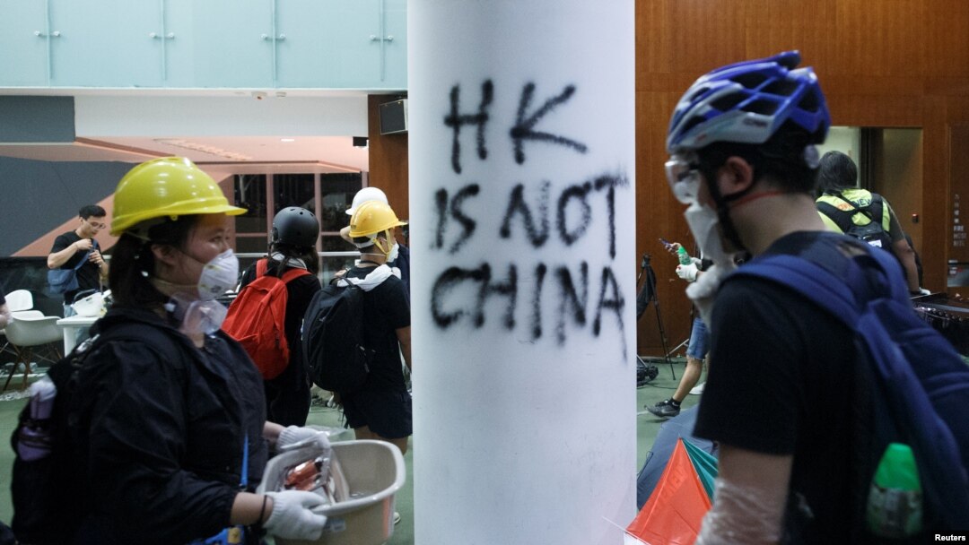 Las marchas reflejan el temor de los habitantes de Hong Kong ante la creciente influencia del gobierno de China con la ayuda de líderes del mundo de las finanzas en la ciudad.