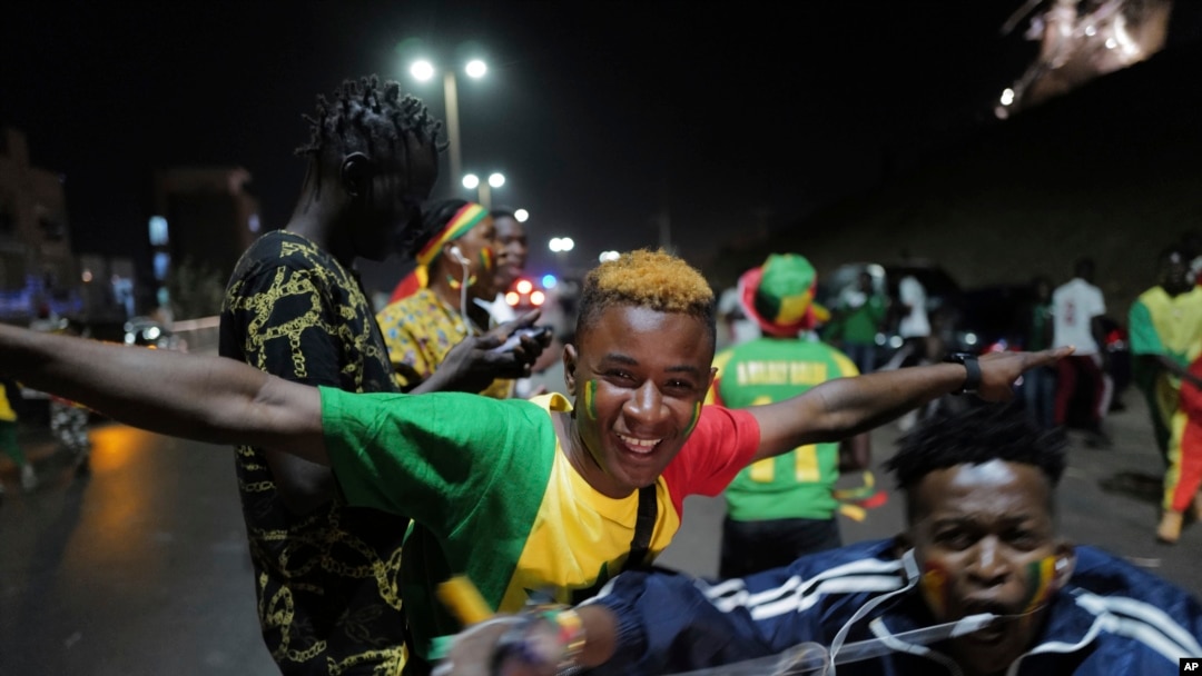 'Yan Senegal suna murna a birnin Dakar