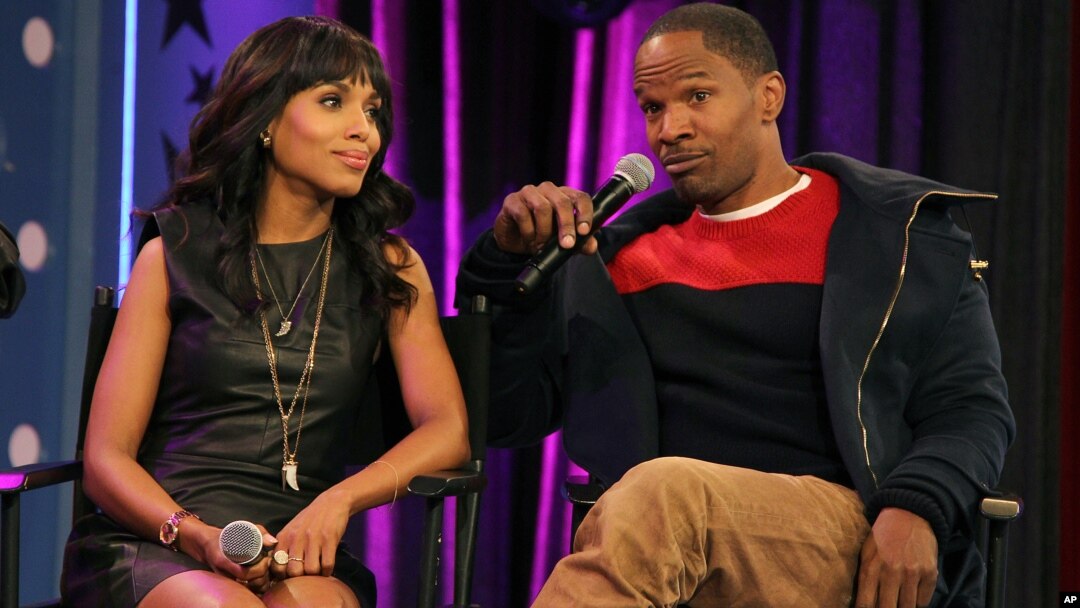 Jammie Foxx (derecha), junto a Kerry Washington, promueven la película "Django Uchained", cuyo estreno programado para hoy fue suspendido.
