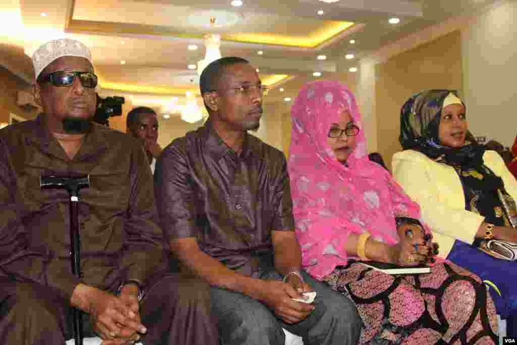 Mogadishu residents taking part in a town hall hosted by VOA's Somali service Saturday conversed with Somali President Hassan Sheikh Mohamoud in Somalia and residents in St. Paul, Minnesota, home to the largest Somali community in the U.S.
