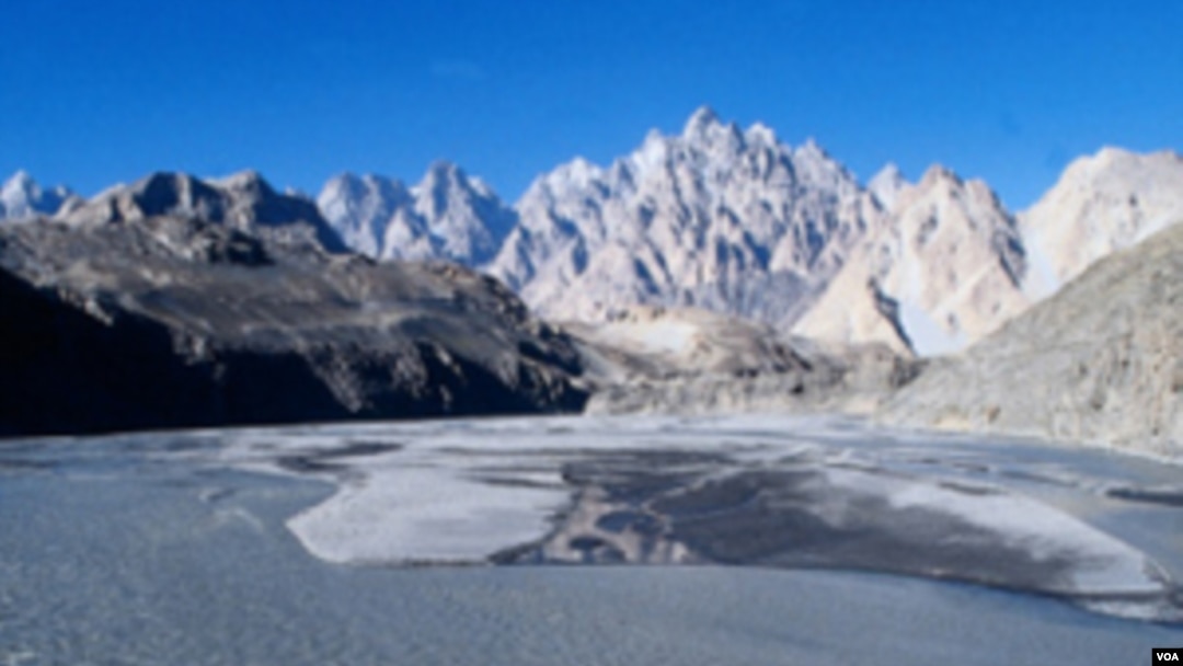 La policía de Pakistán dice que arrestó a Faulkner en la región de Chitral, cerca de la frontera afgana.