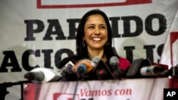 Nadine Heredia, quien tenía restringidas sus salidas del país hasta mediados del mes pasado, pero logró volar a España el miércoles, presumiblemente con autorización judicial.