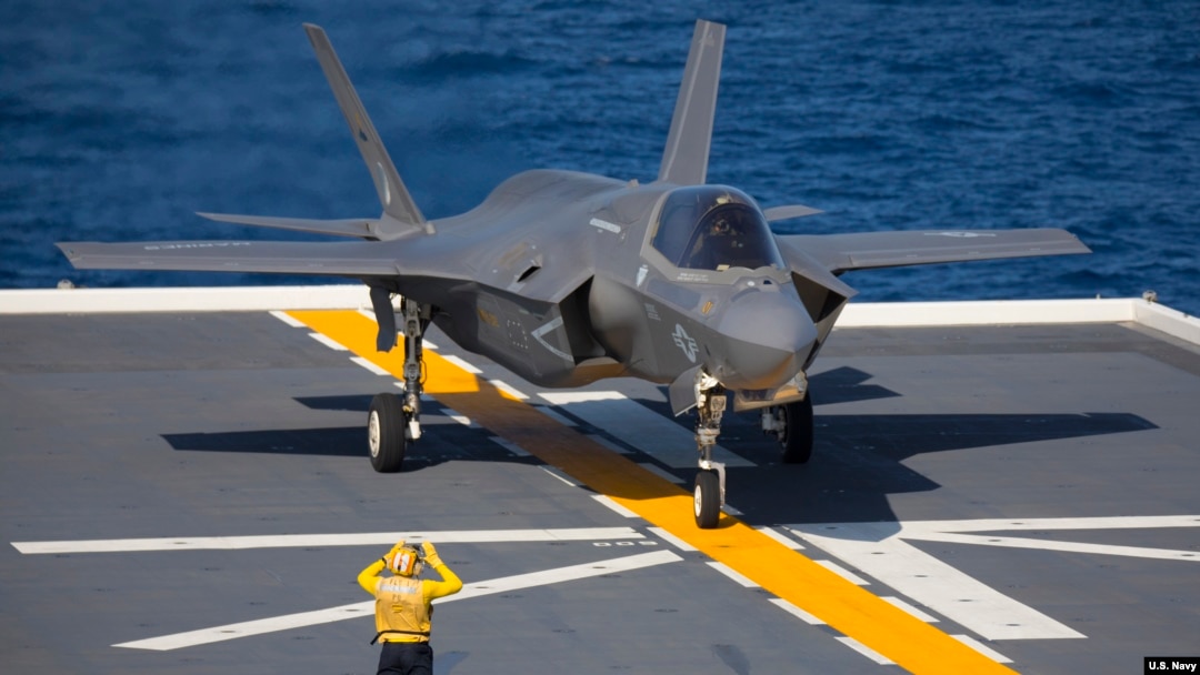 美國海軍陸戰隊一架F-35B戰機2021年10月3日首次成功在日本出雲號直升機航母上起降（美國海軍陸戰隊照片）