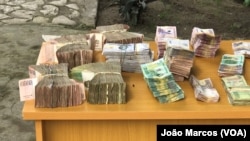 Dinheiro apreendido a um cidadão chinês em Cahota, Benguela, Angola