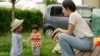 Australian Filmmaker Shows Japanese Single Mothers, Children Face Poverty 