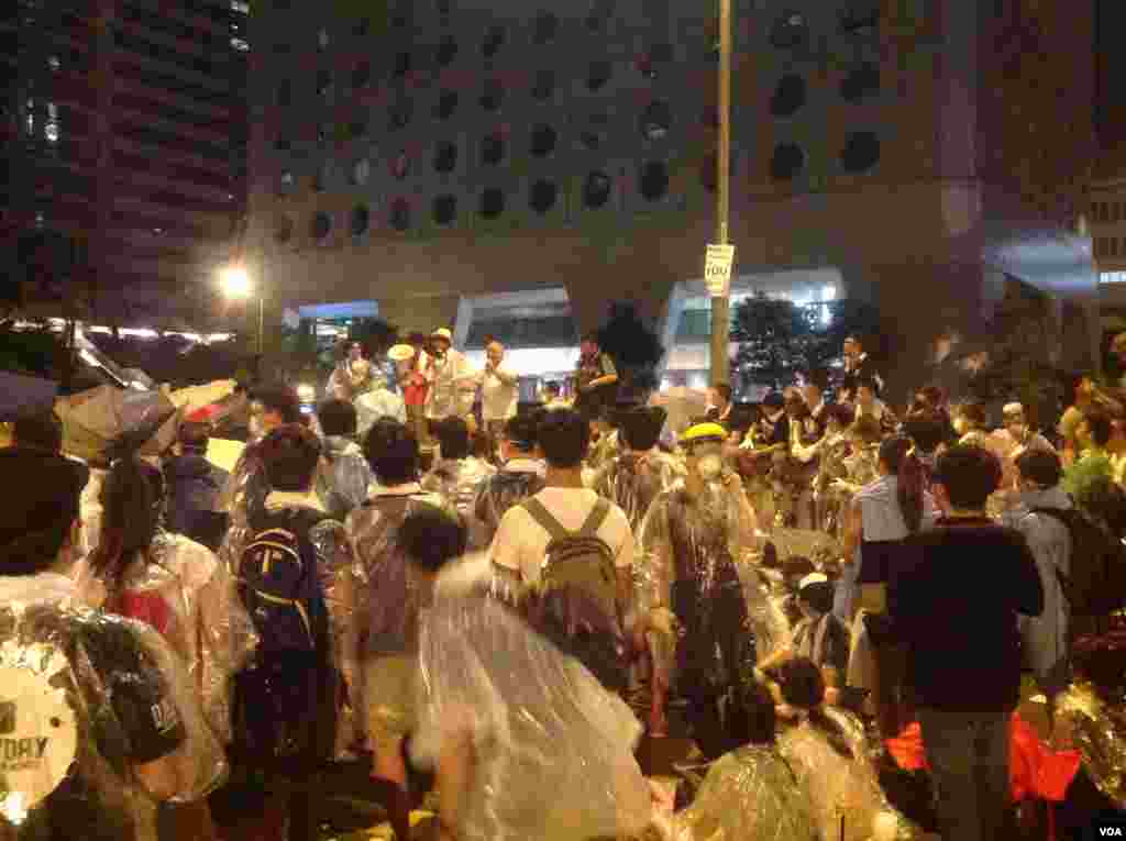 香港爭真普選全民抗爭星期二進入第3天(美國之音圖片/海彥拍攝)