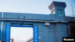 資料照：新疆大阪城一處中國官方稱為職業訓練中心的大門。 （2018年9月4日）
