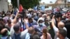 Predsednik Kube Dijas-Kanel, u sredini, viđen tokom protesta građana koji zahtevaju poboljšanja u zemlji, u San Antoniju de los Banos, na Kubi, 11. jula 2021.