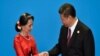 2017年5月15日，中国国家主席习近平在北京雁栖湖召开的“一带一路”国际合作高峰论坛期间会晤缅甸国务资政昂山素季。