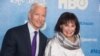 Gloria Vanderbilt sa sinom, novinarom CNN-a Andersonom Kuperom. 
