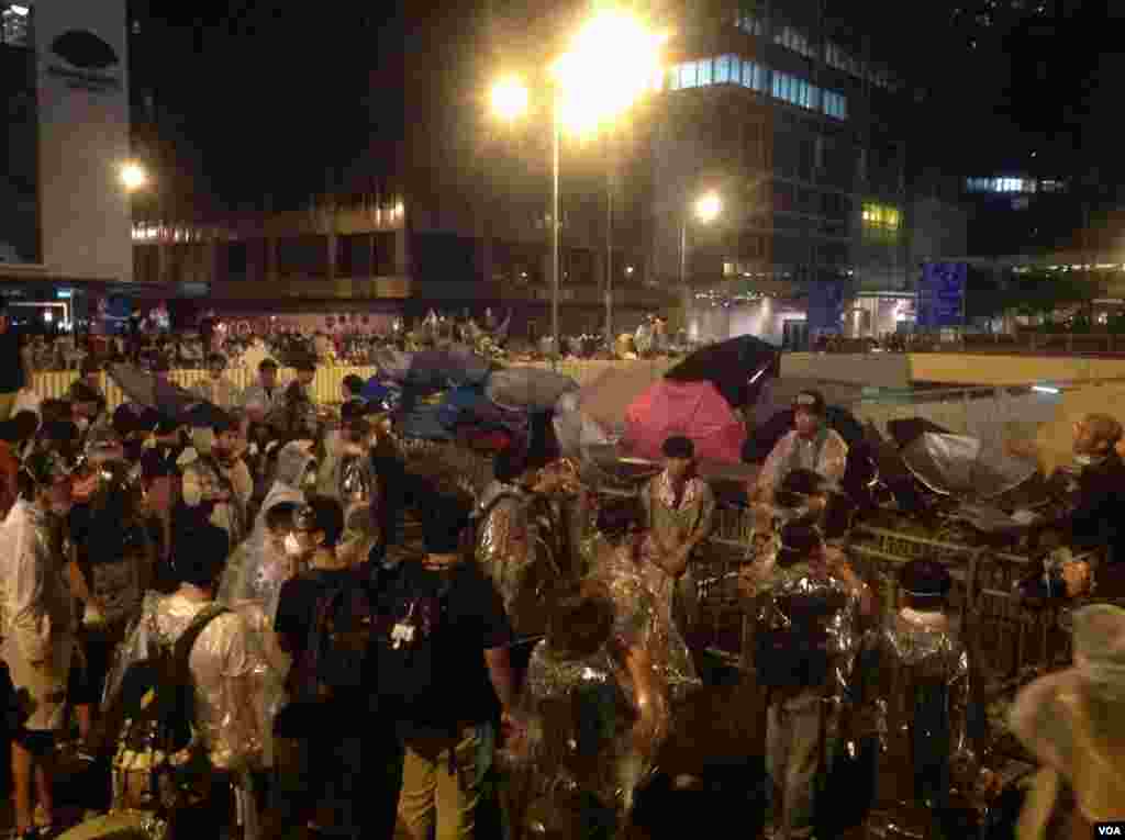 香港爭真普選全民抗爭星期二進入第3天(美國之音圖片/海彥拍攝)